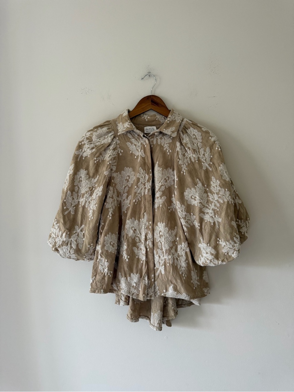 Shop the Mint Beige Lace-Embroidered Puff-Sleeve Button Down Top Size Small - Picture 2 of 10